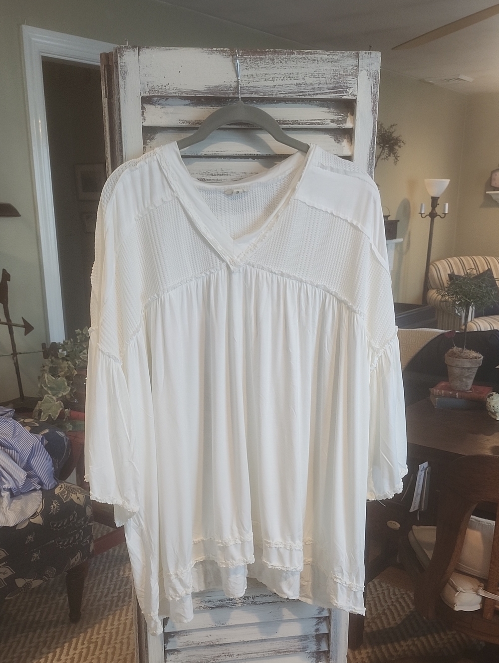 POL Women's White V-Neck Peasant Top AND Free People Lounge Pants
